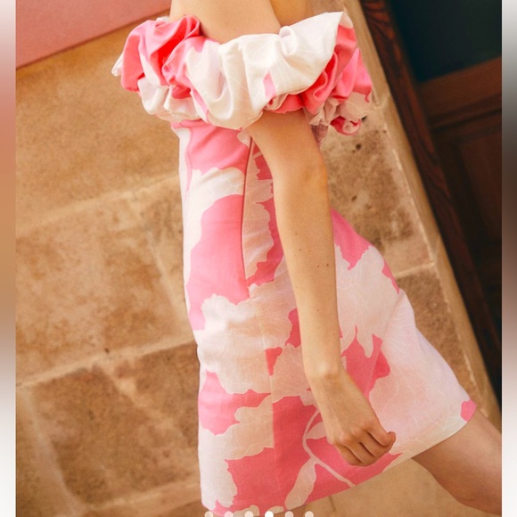 New H&M Summer Bloggers Favorite - Ruffled Off-the-shoulder Dress - Picture 4 of 7